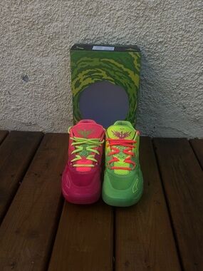 Puma Men's Neon Pink and Neon Green Mismatched Athletic Sneakers